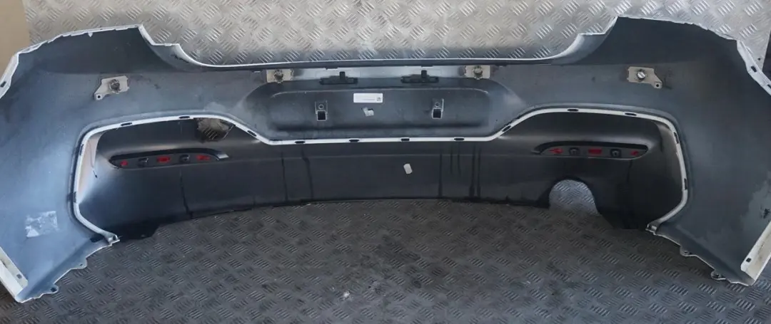 Série 1 F20 F21 LCI 1 M Sport Pare-chocs arrière blanc alpin - 300 pour BMW à propos du numéro de pièce 8064151 BMW Série 1 F20 F21 LCI 1 M Sport Pare-chocs arrière blanc alpin - 300 - SKU 8064151-AW1 - Numéro de pièce 8064151