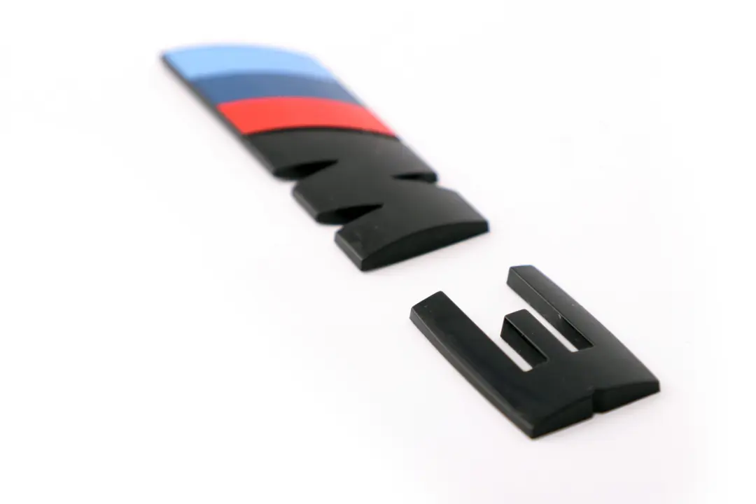 Reihe F80 M3 Emblem - M3 -hinten Kofferraumdeckel mit Schriftzug für BMW 3 mit Teilenummer 8068580 BMW 3 Reihe F80 M3 Emblem - M3 -hinten Kofferraumdeckel mit Schriftzug - SKU 8068580 - Teilenummer 8068580