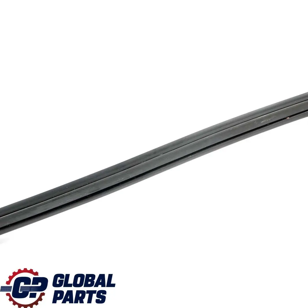 BMW E36 Motor Trasero Capo Junta De Sellado 694MM - SKU 8122580 - Número de pieza 8122580