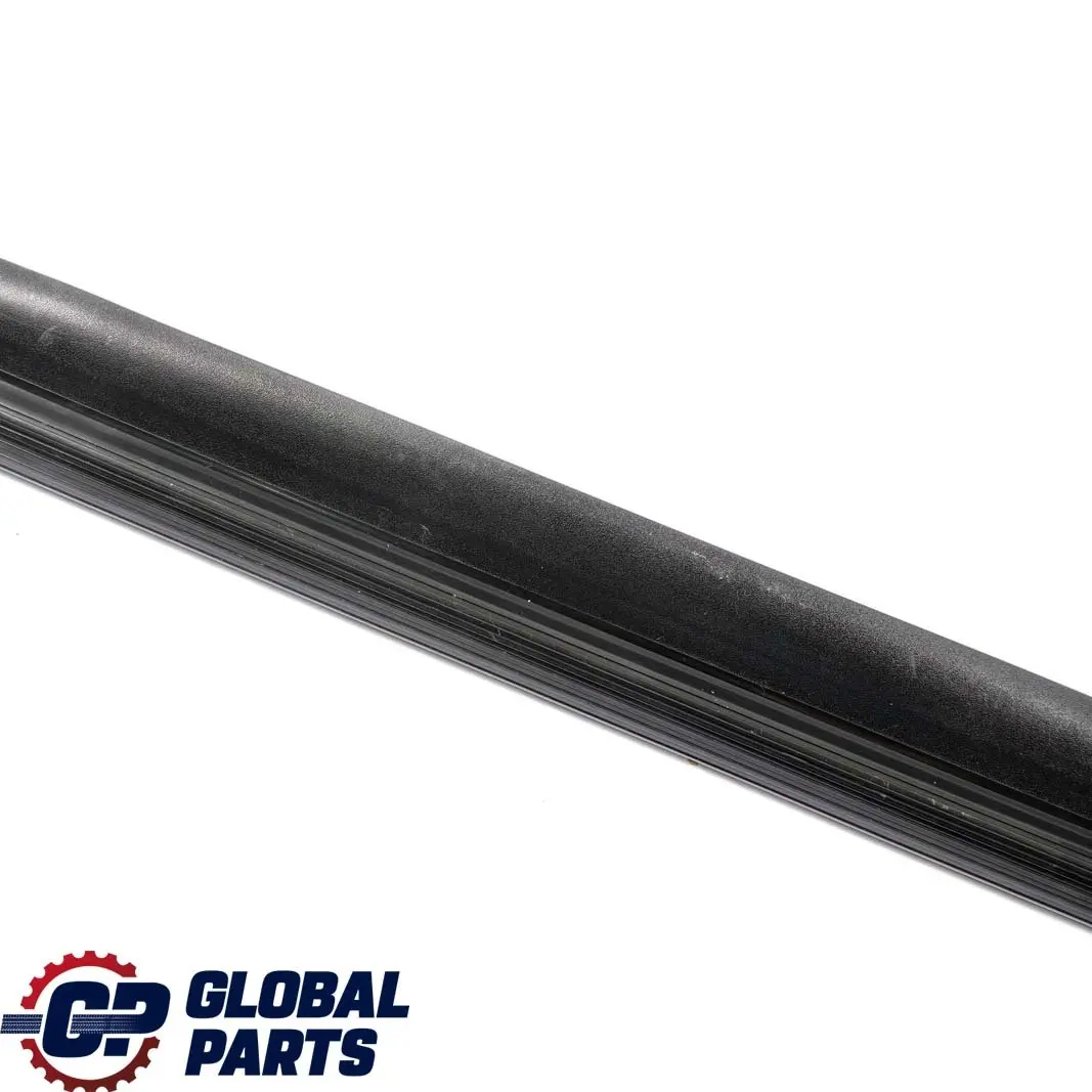 Puerta Delantera Sill Strip Interior Trim Panel para BMW Berlina Touring E36 con número de pieza 8130435 BMW Berlina Touring E36 Puerta Delantera Sill Strip Interior Trim Panel - SKU 8130435 - Número de pieza 8130435