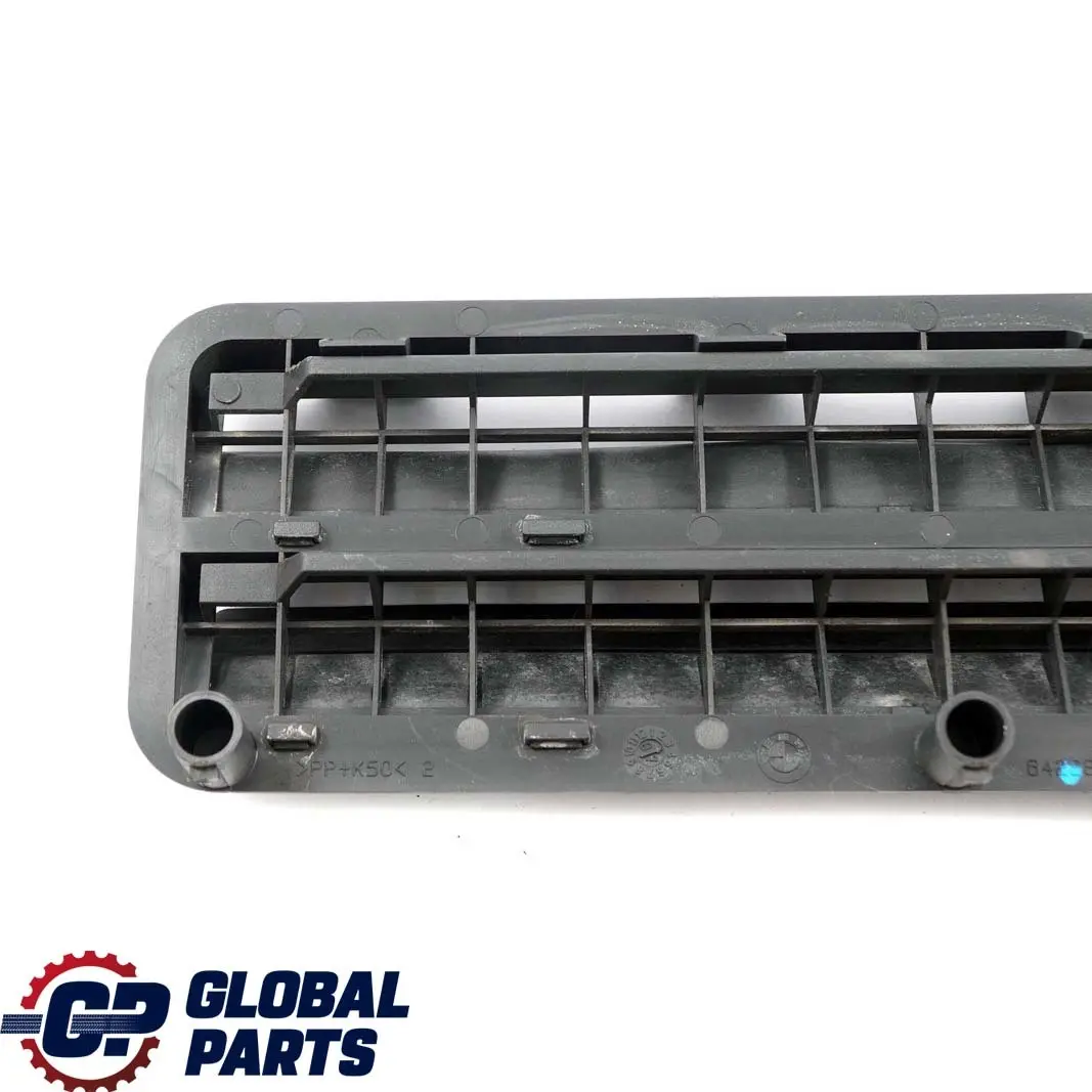 Respiradero trasero del maletero BMW E36 para con número de pieza 8151887 Respiradero trasero del maletero BMW E36 - SKU 8151887 - Número de pieza 8151887