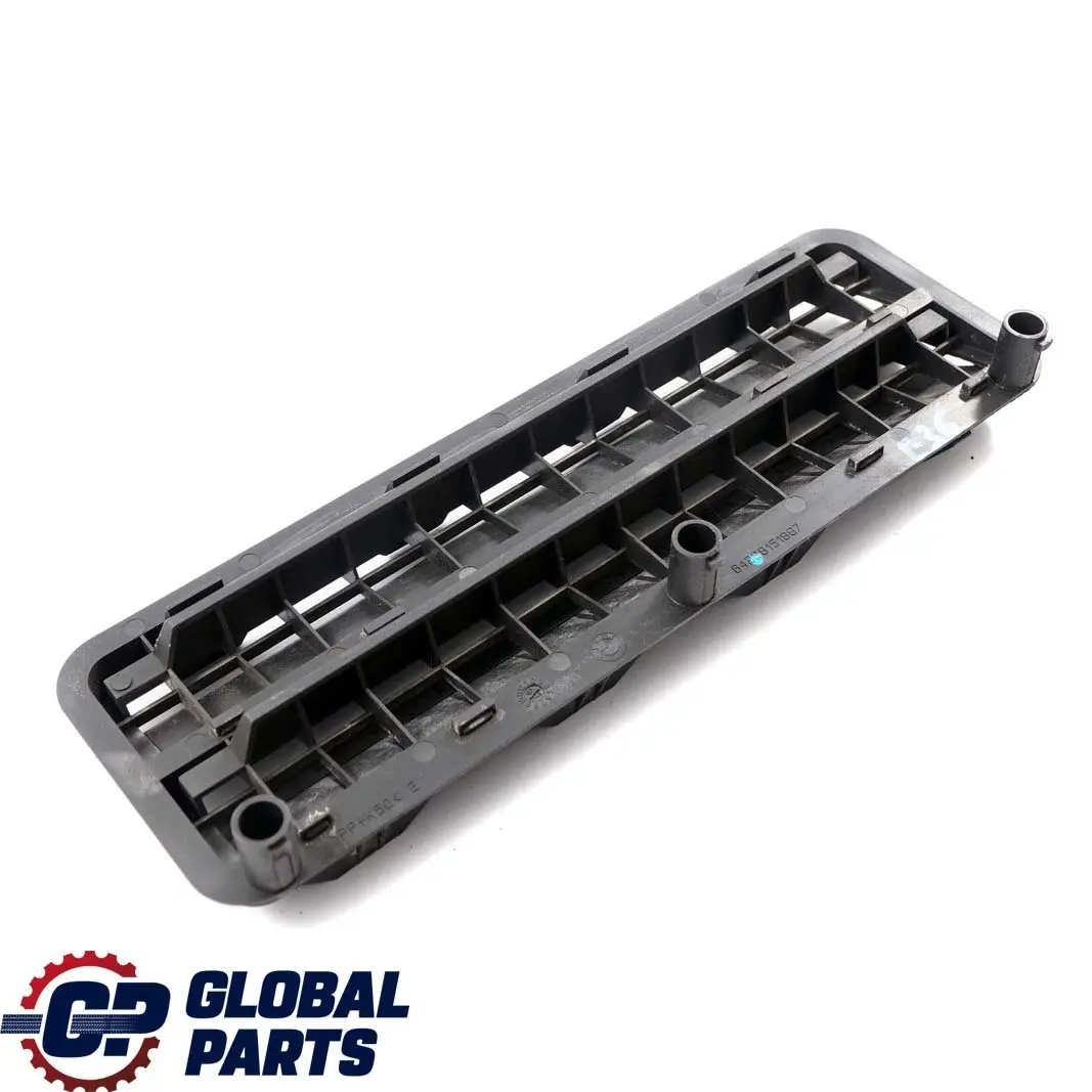 Respiradero trasero del maletero BMW E36 para con número de pieza 8151887 Respiradero trasero del maletero BMW E36 - SKU 8151887 - Número de pieza 8151887