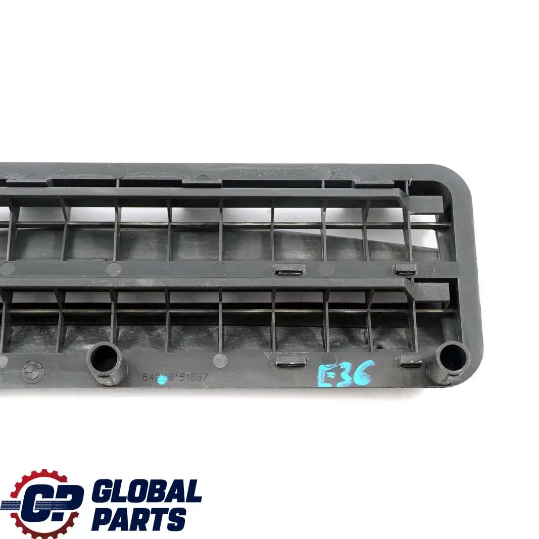 Respiradero trasero del maletero BMW E36 para con número de pieza 8151887 Respiradero trasero del maletero BMW E36 - SKU 8151887 - Número de pieza 8151887