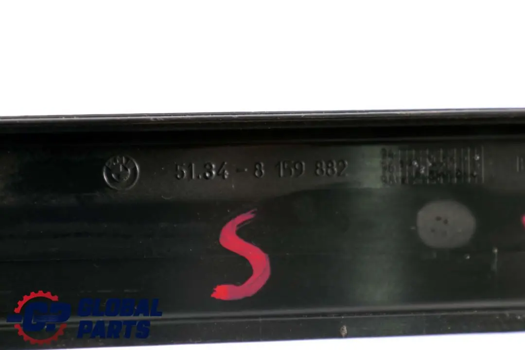 Blende Fensterführungssteg Innen Rechts für BMW 5 er E39 Limousine mit Teilenummer 8159882 BMW 5 er E39 Limousine Blende Fensterführungssteg Innen Rechts - SKU 8159882 - Teilenummer 8159882
