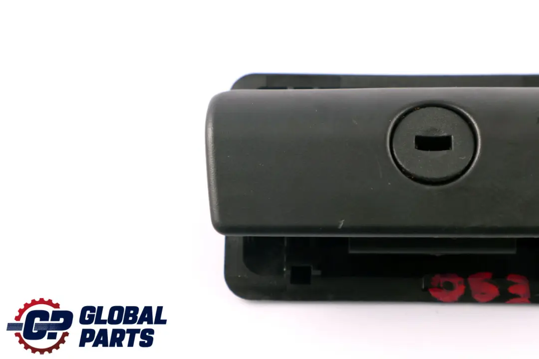 Zamek schowka uchwyt zaczep do BMW E39 E46 o numerze 8163018 BMW E39 E46 Zamek schowka uchwyt zaczep - SKU 8163018 - Numer Części 8163018