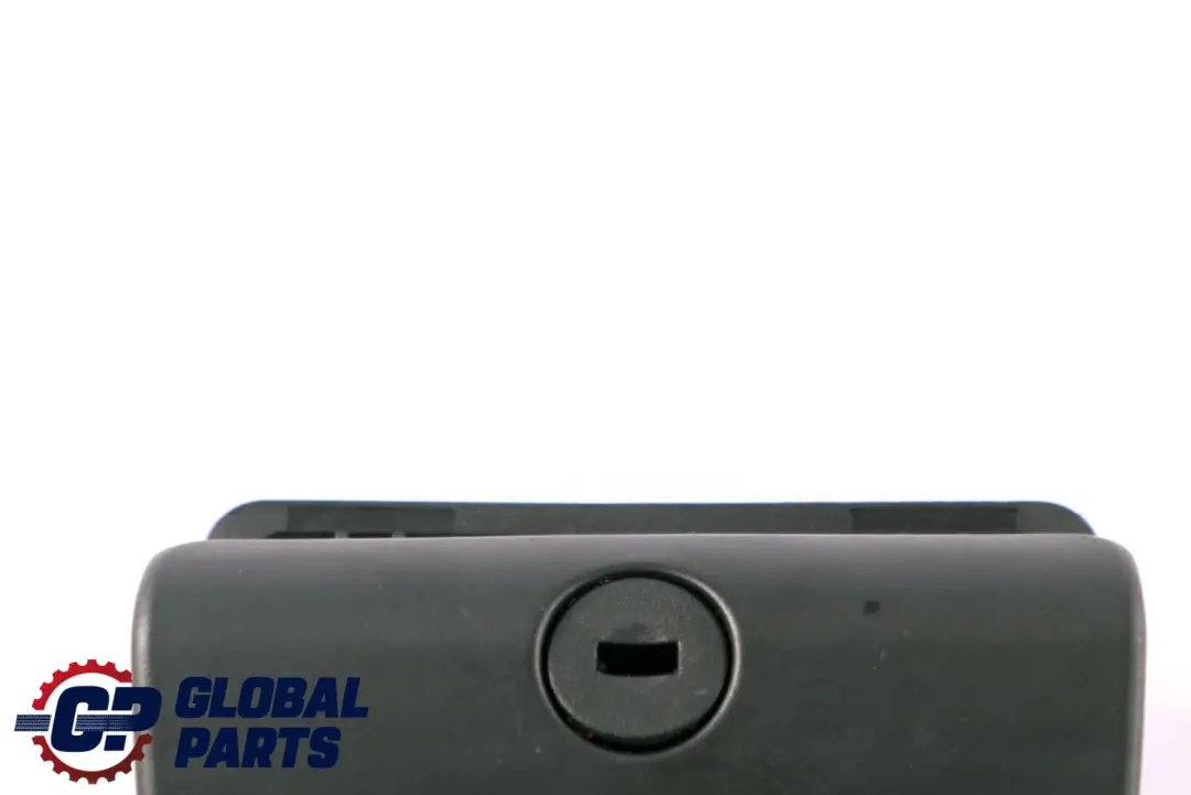 Serratura del Vano Portaoggetti per BMW E90 E91 E92 con numero di parte 8163018 BMW E90 E91 E92 Serratura del Vano Portaoggetti - SKU 8163018 - Numero di parte 8163018