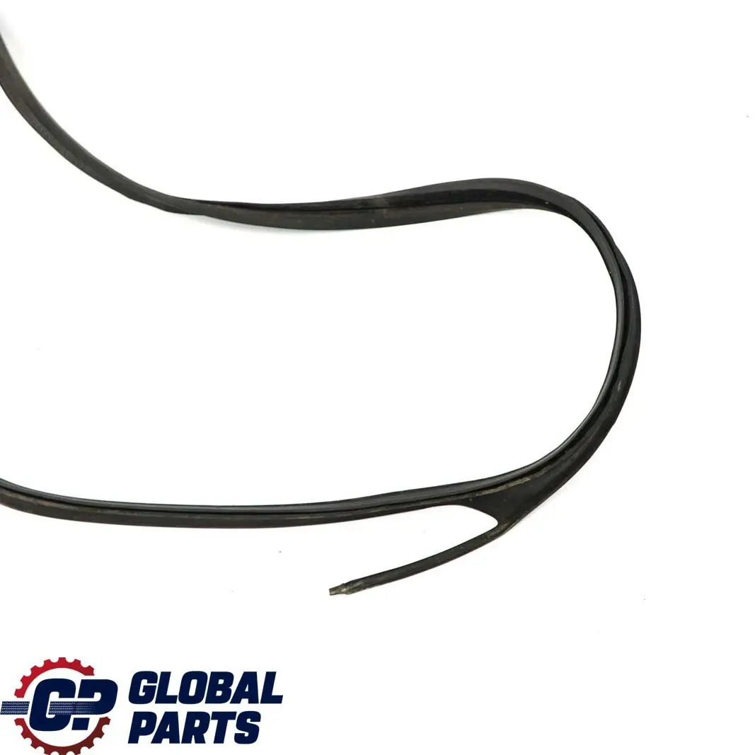 Uszczelka drzwi prawa prawy przód do BMW E36 Sedan o numerze 8174758 BMW E36 Sedan Uszczelka drzwi prawa prawy przód - SKU 8174758 - Numer Części 8174758