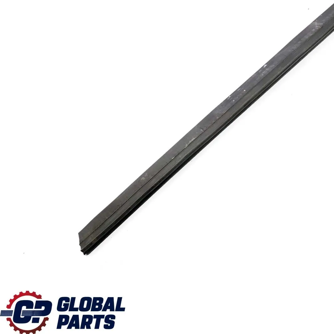 BMW E36 Berlina Touring Paraspruzzi Interno Porta Anteriore Destro Nero O/S - SKU 8174764 - Numero di parte 8174764