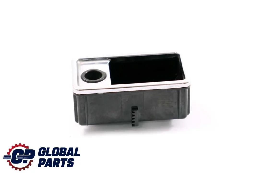 Einsatz Ascher Aschenbecher Vorne für BMW 5 er E39 Limousine Kombi mit Teilenummer 8184516 BMW 5 er E39 Limousine Kombi Einsatz Ascher Aschenbecher Vorne - SKU 8184516 - Teilenummer 8184516