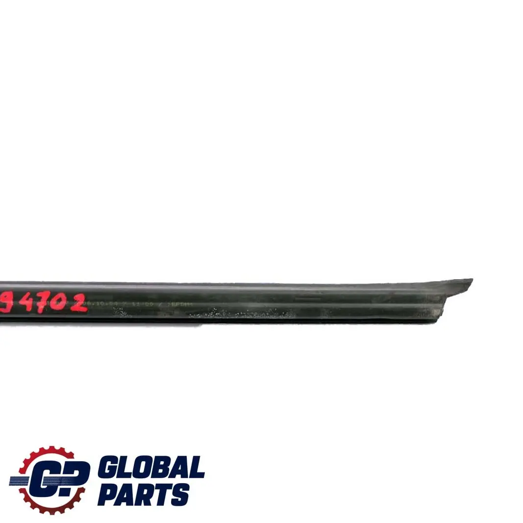 Puerta Delantera Derecha Interior Ventana Canal Tapa para BMW E46 con número de pieza 8194702 BMW E46 Puerta Delantera Derecha Interior Ventana Canal Tapa - SKU 8194702 - Número de pieza 8194702