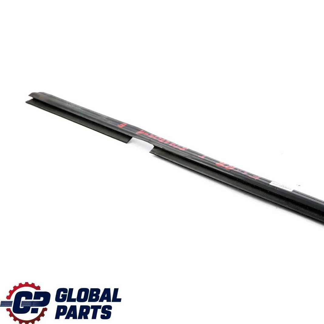 BMW E46 Touring Puerta Trasera Derecha Cubierta Canal Ventana Interior - SKU 8194704-1 - Número de pieza 8194704