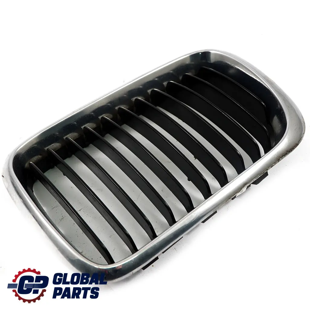 Paraurti Anteriore Griglia Radiatore Superiore Sinistra Cromo per BMW E36 con numero di parte 8195091 BMW E36 Paraurti Anteriore Griglia Radiatore Superiore Sinistra Cromo - SKU 8195151-1 - Numero di parte 8195091