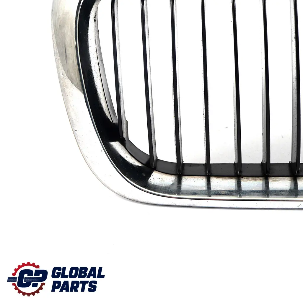 Parachoques Delantero Rejilla Superior Radiador Cromado Derecha para BMW E36 con número de pieza 8195092 BMW E36 Parachoques Delantero Rejilla Superior Radiador Cromado Derecha - SKU 8195152 - Número de pieza 8195092