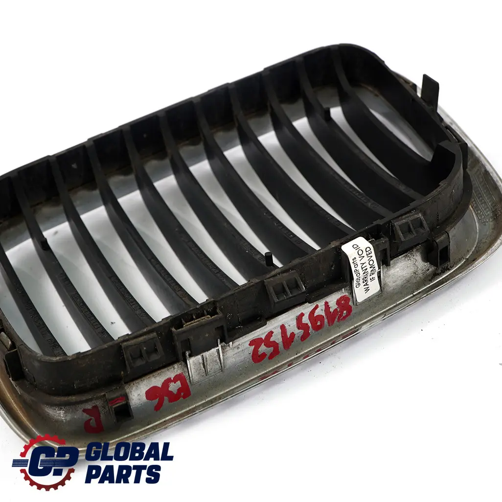 BMW E36 Parachoques Delantero Rejilla Superior Radiador Cromado Derecha - SKU 8195152 - Número de pieza 8195092