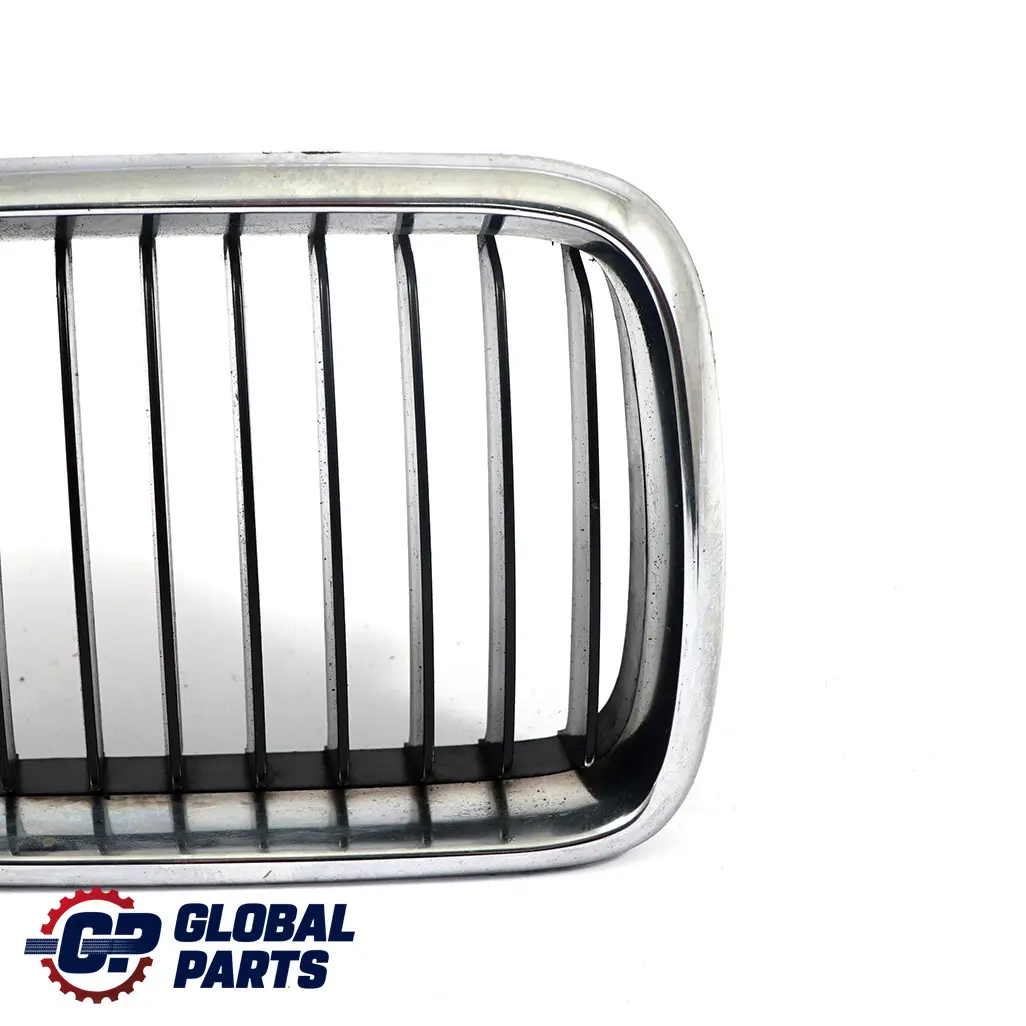 Griglia Ornamentale Cornice Cromata Destra per BMW E36 con numero di parte 8195092 BMW E36 Griglia Ornamentale Cornice Cromata Destra - SKU 8195152 - Numero di parte 8195092