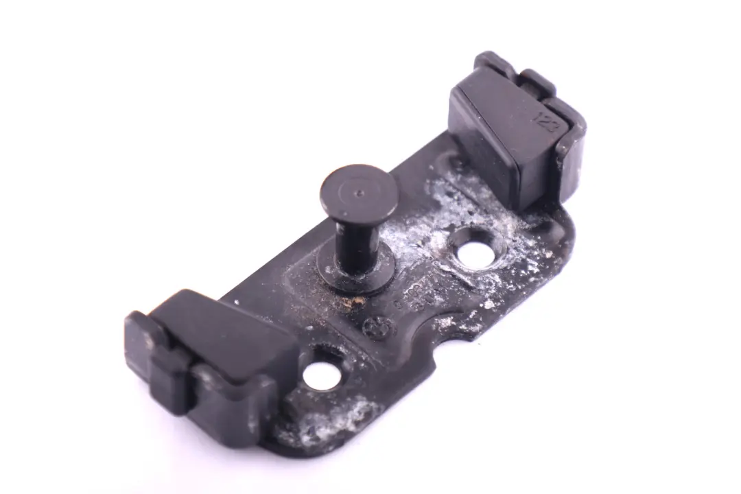 BMW 3 5 6 Z4 Series E46 E60 E63 E64 E85 E86 Trunk Tailgate Catch Bracket - SKU 8203771 - Número de pieza 7840618