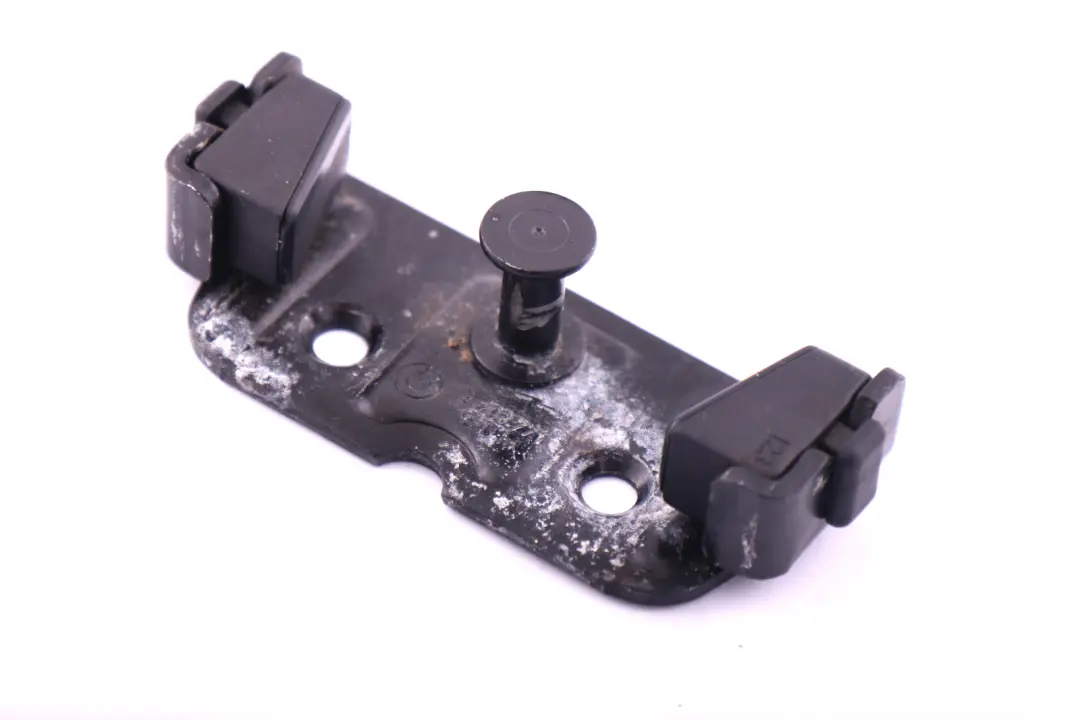 BMW 3 5 6 Z4 Series E46 E60 E63 E64 E85 E86 Trunk Tailgate Catch Bracket - SKU 8203771 - Número de pieza 7840618