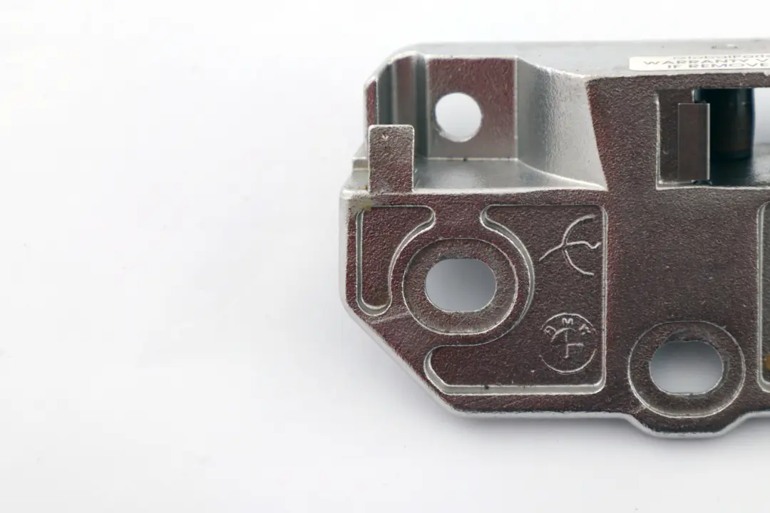 Plaque De Base Gauche N/s Pliante Top pour BMW E46 E64 à propos du numéro de pièce 7079881 BMW E46 E64 Plaque De Base Gauche N/s Pliante Top - SKU 8204285 - Numéro de pièce 7079881