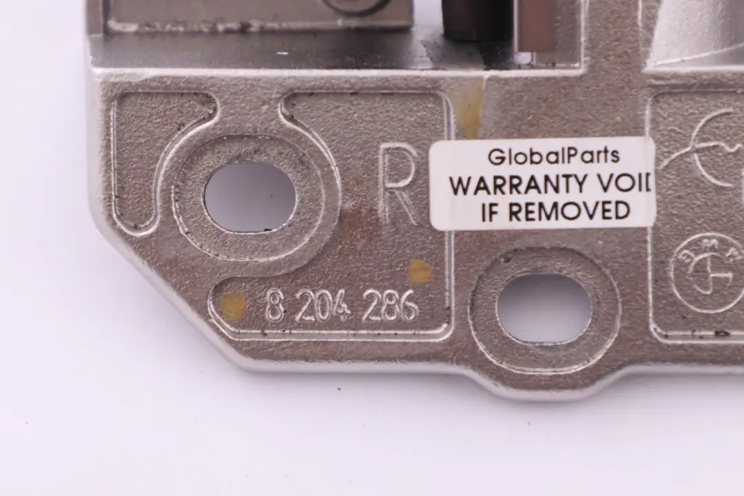 Rygiel zamek zatrzask dachu prawy dach do BMW E64 o numerze 8204286 BMW E64 Rygiel zamek zatrzask dachu prawy dach - SKU 8204286 - Numer Części 8204286