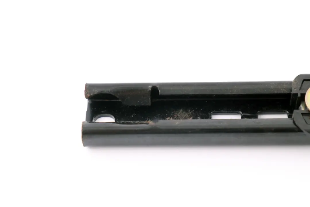 Safety Belt Adjuster to BMW 3 Series E46 with Part number 8207957 BMW 3 Series E46 Safety Belt Adjuster - SKU 8207957 - Part number 8207957