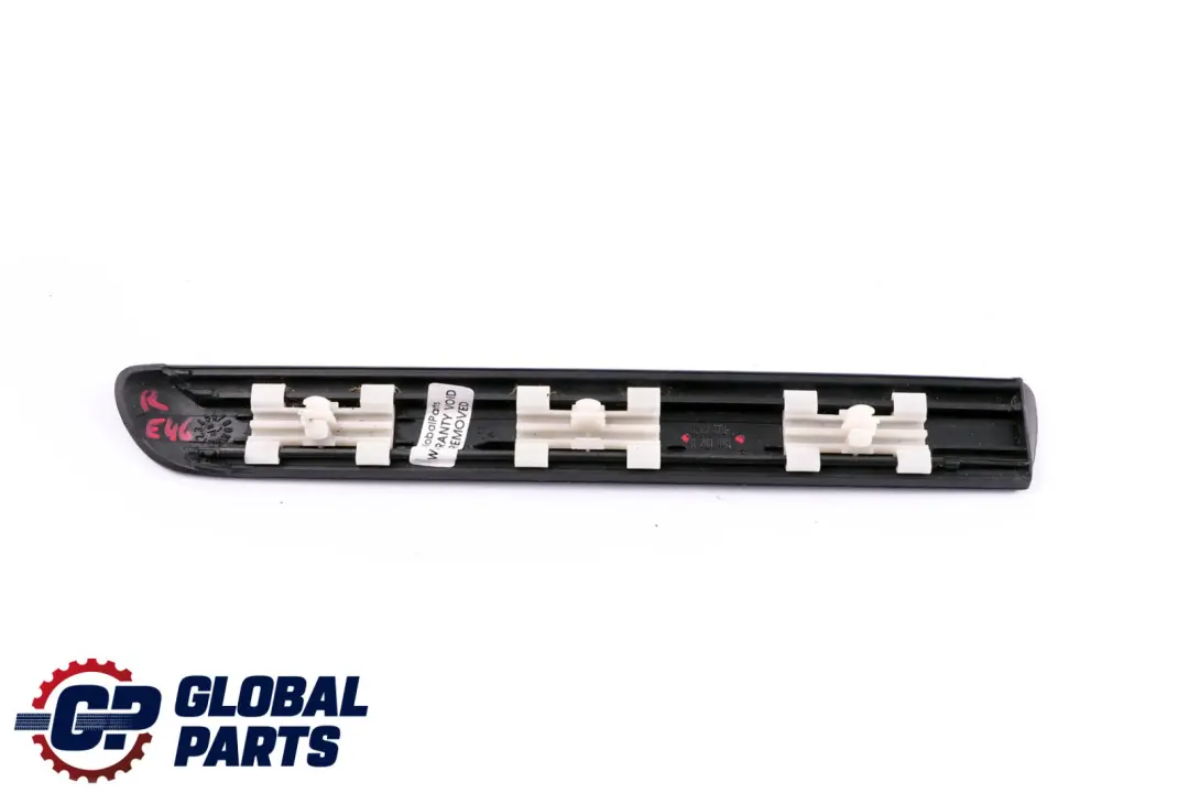 Moldura Guardabarros Delantero Derecho Negro para BMW E46 con número de pieza 8208448 BMW E46 Moldura Guardabarros Delantero Derecho Negro - SKU 8208448 - Número de pieza 8208448