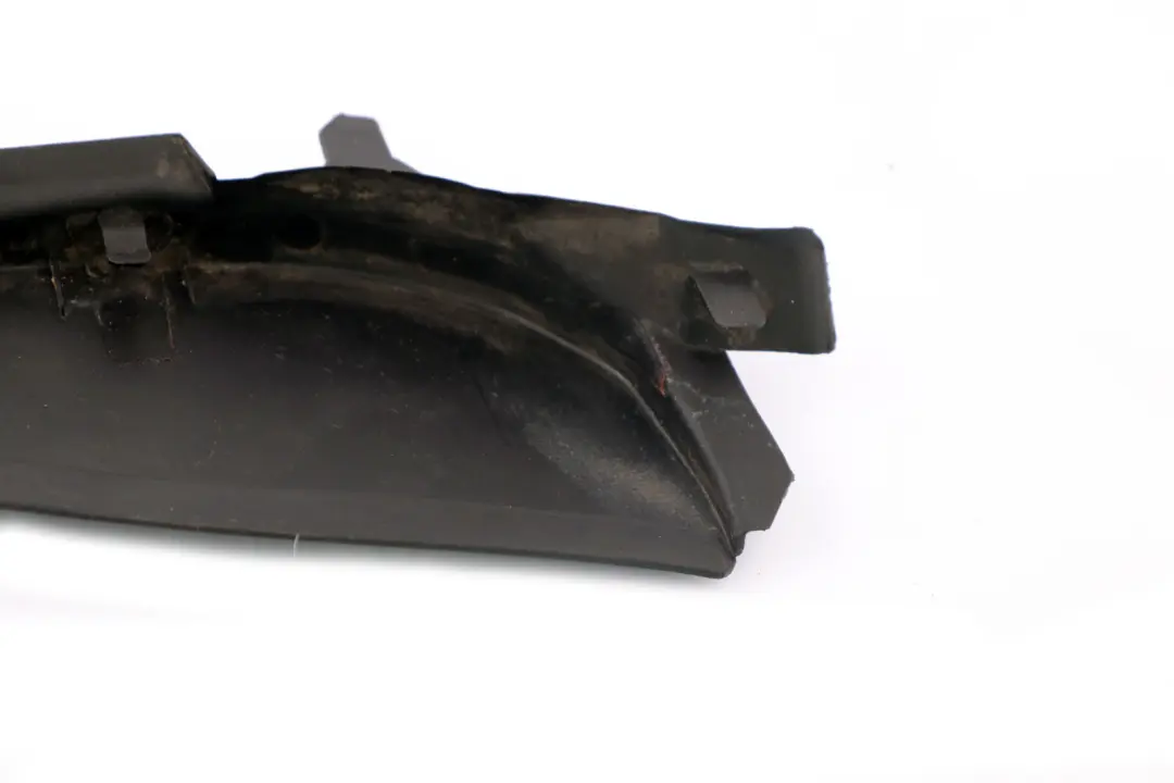 Parrilla Delantera Cubre Parabrisas Delantero Derecho para BMW E46 con número de pieza 8208480 BMW E46 Parrilla Delantera Cubre Parabrisas Delantero Derecho - SKU 8208480 - Número de pieza 8208480