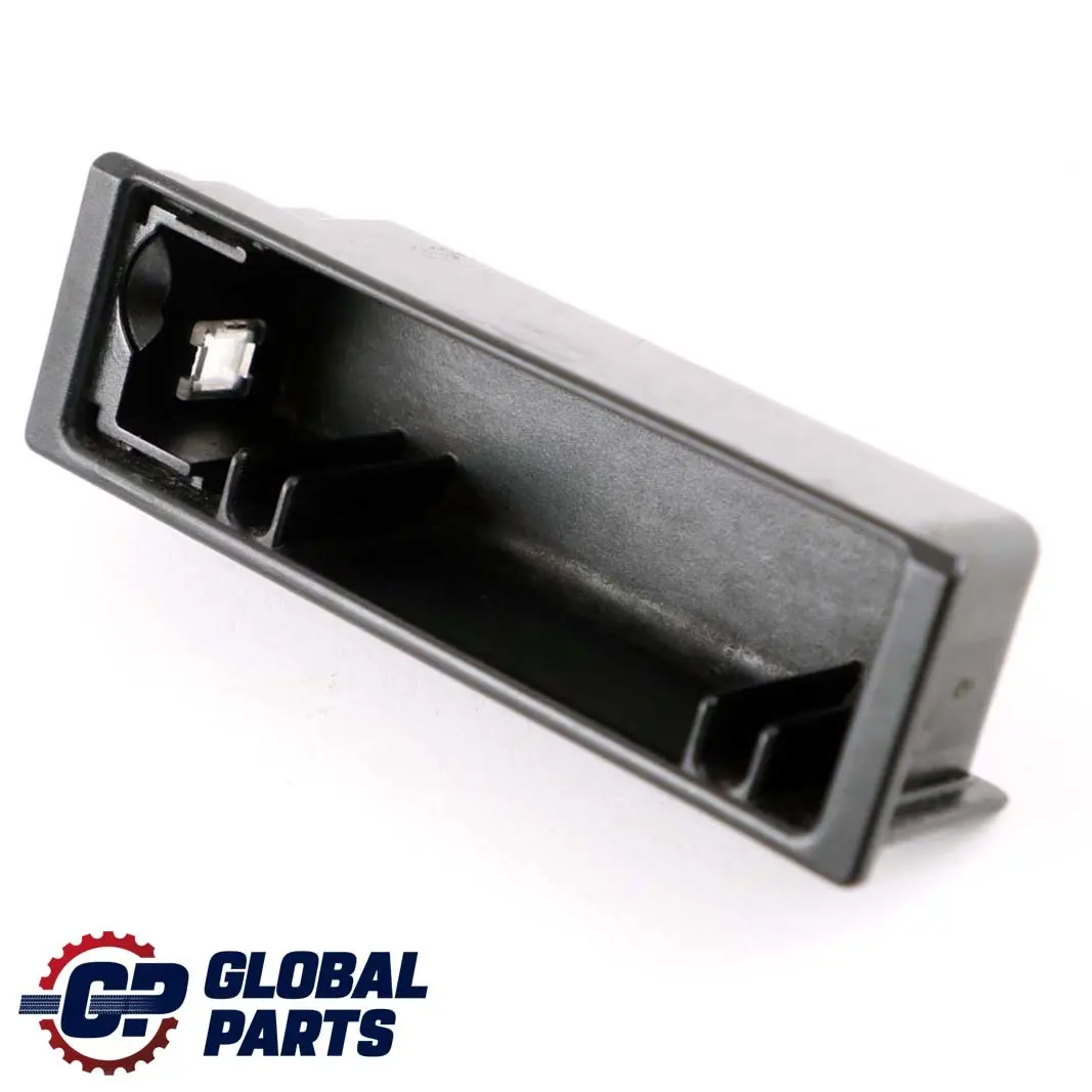 Einsatz Ascher Vorne Mittelkonsole für BMW 3 6 er E46 E63 E64 1 mit Teilenummer 8208722 BMW 3 6 er E46 E63 E64 1 Einsatz Ascher Vorne Mittelkonsole - SKU 8208722-1 - Teilenummer 8208722