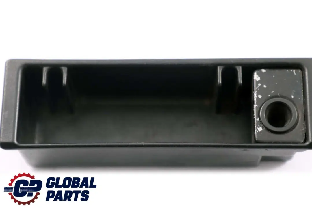 Inserto posacenere accendisigari Console centrale anteriore per BMW E46 E63 E64 con numero di parte 8208722 BMW E46 E63 E64 Inserto posacenere accendisigari Console centrale anteriore - SKU 8208722 - Numero di parte 8208722