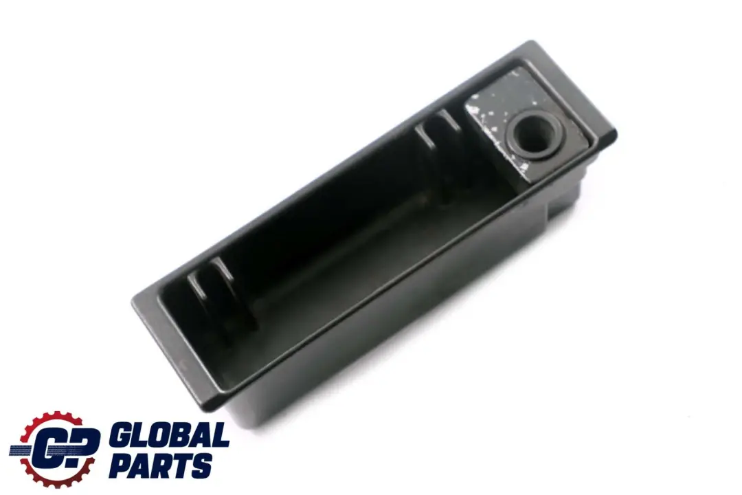 Inserto posacenere accendisigari Console centrale anteriore per BMW E46 E63 E64 con numero di parte 8208722 BMW E46 E63 E64 Inserto posacenere accendisigari Console centrale anteriore - SKU 8208722 - Numero di parte 8208722