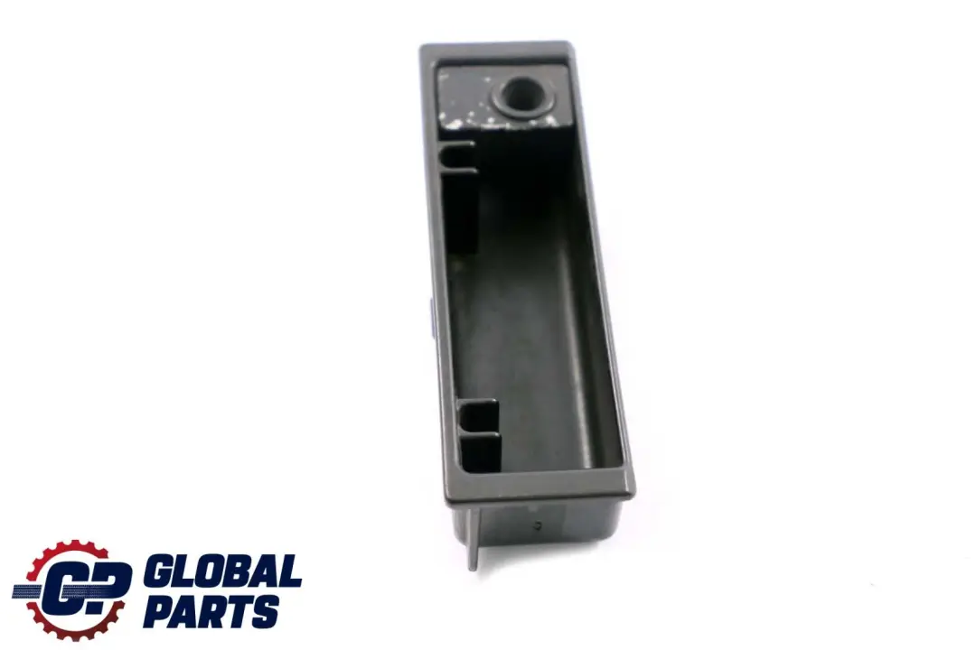 Inserto posacenere accendisigari Console centrale anteriore per BMW E46 E63 E64 con numero di parte 8208722 BMW E46 E63 E64 Inserto posacenere accendisigari Console centrale anteriore - SKU 8208722 - Numero di parte 8208722