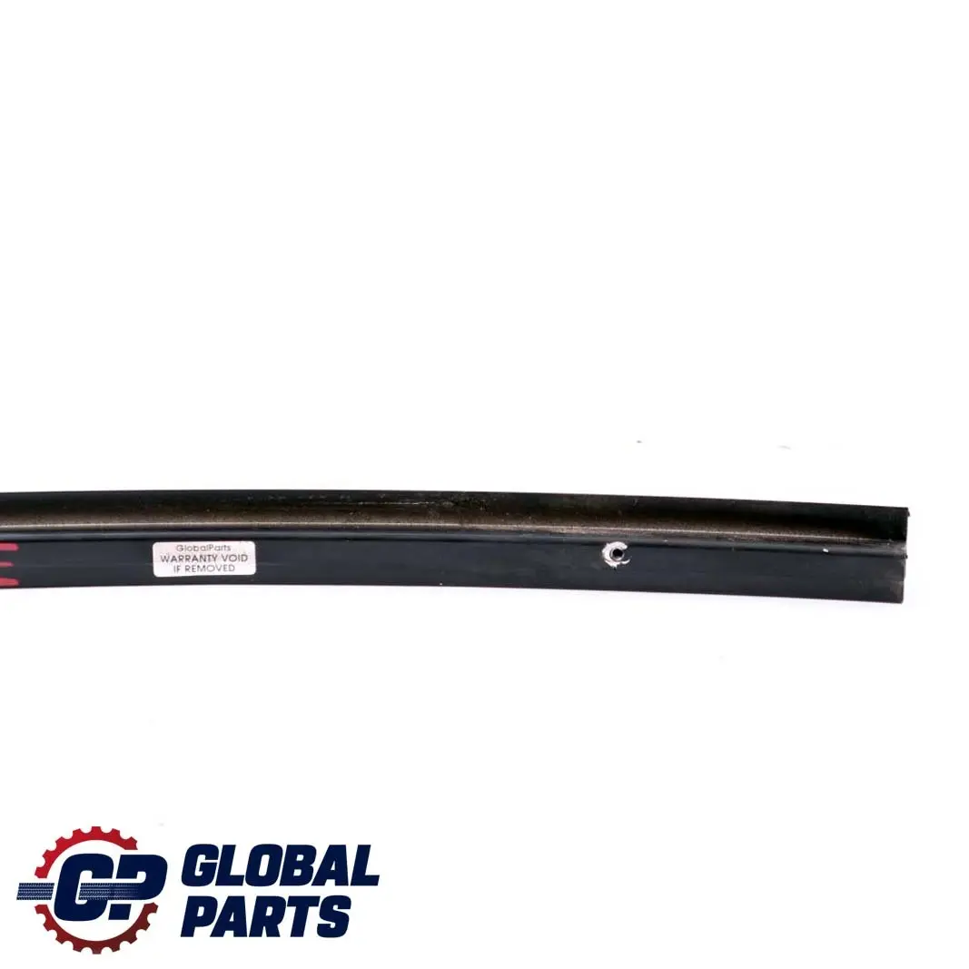 Ventana Guia Web Cubierta Recorte Negro Trasero Derecho para BMW E46 con número de pieza 8208996 BMW E46 Ventana Guia Web Cubierta Recorte Negro Trasero Derecho - SKU 8208996 - Número de pieza 8208996