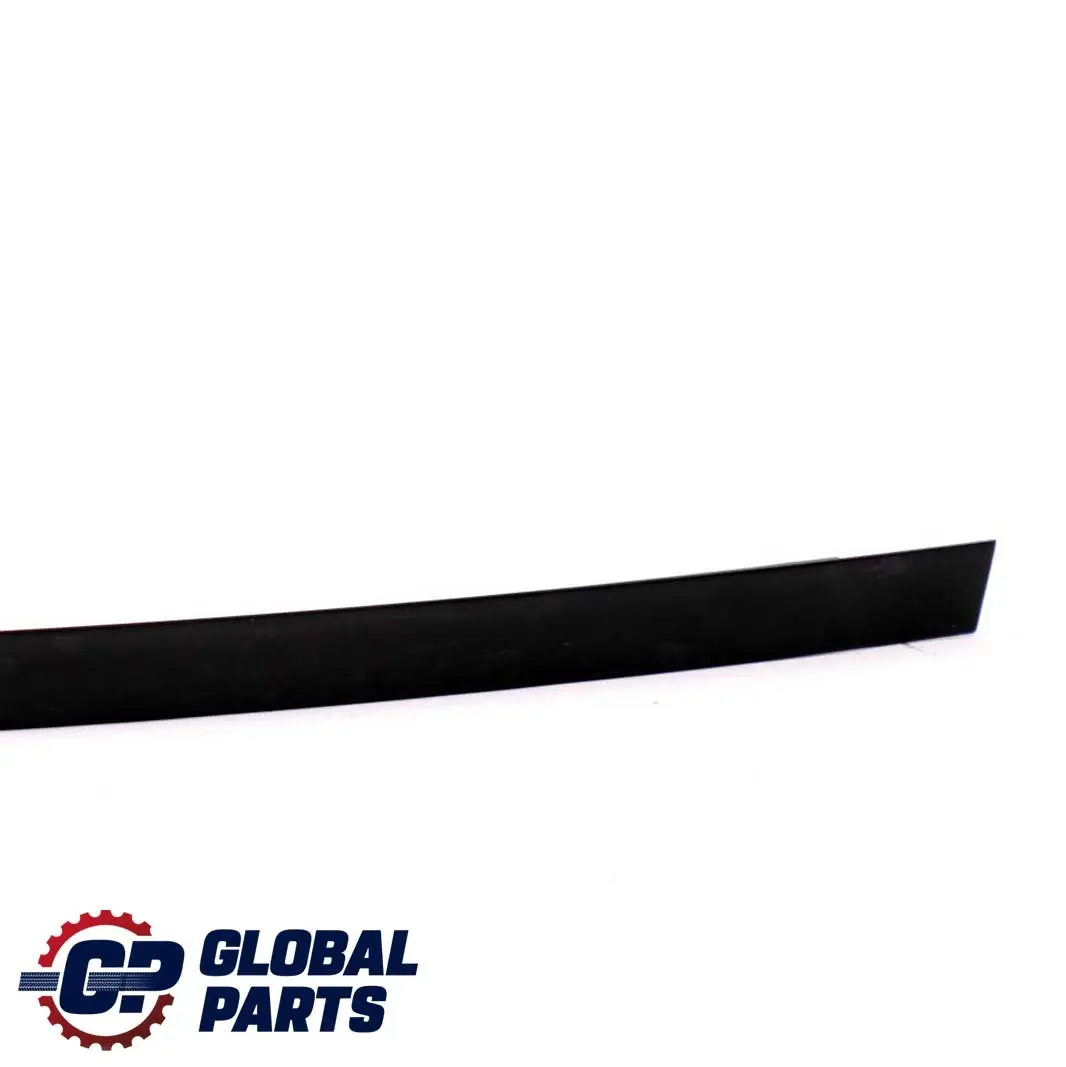 Ventana Guia Web Cubierta Recorte Negro Trasero Derecho para BMW E46 con número de pieza 8208996 BMW E46 Ventana Guia Web Cubierta Recorte Negro Trasero Derecho - SKU 8208996 - Número de pieza 8208996