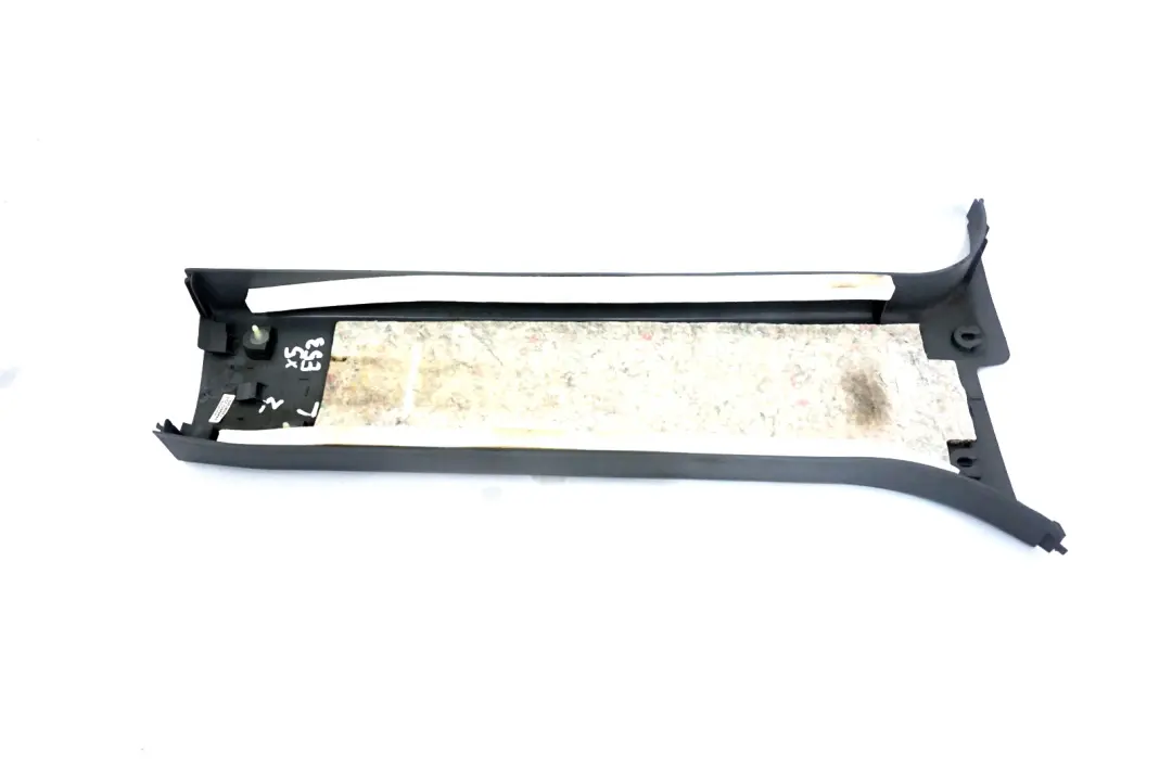 Tapa Columna Centro Inferior Izquierda Gris 8211905 para BMW E53 con número de pieza 8259251 BMW E53 Tapa Columna Centro Inferior Izquierda Gris 8211905 - SKU 8211905-2 - Número de pieza 8259251