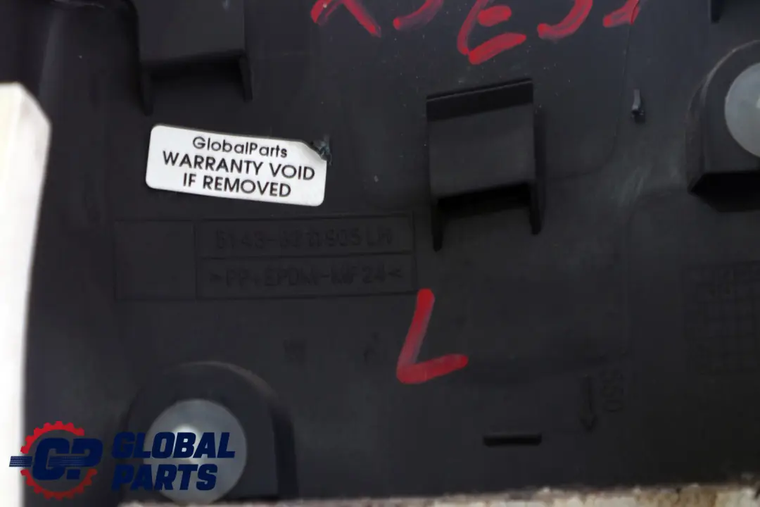 Obudowa osłona słupka lewa BMW E53 X5 do o numerze 8211905 Obudowa osłona słupka lewa BMW E53 X5 - SKU 8211905 - Numer Części 8211905