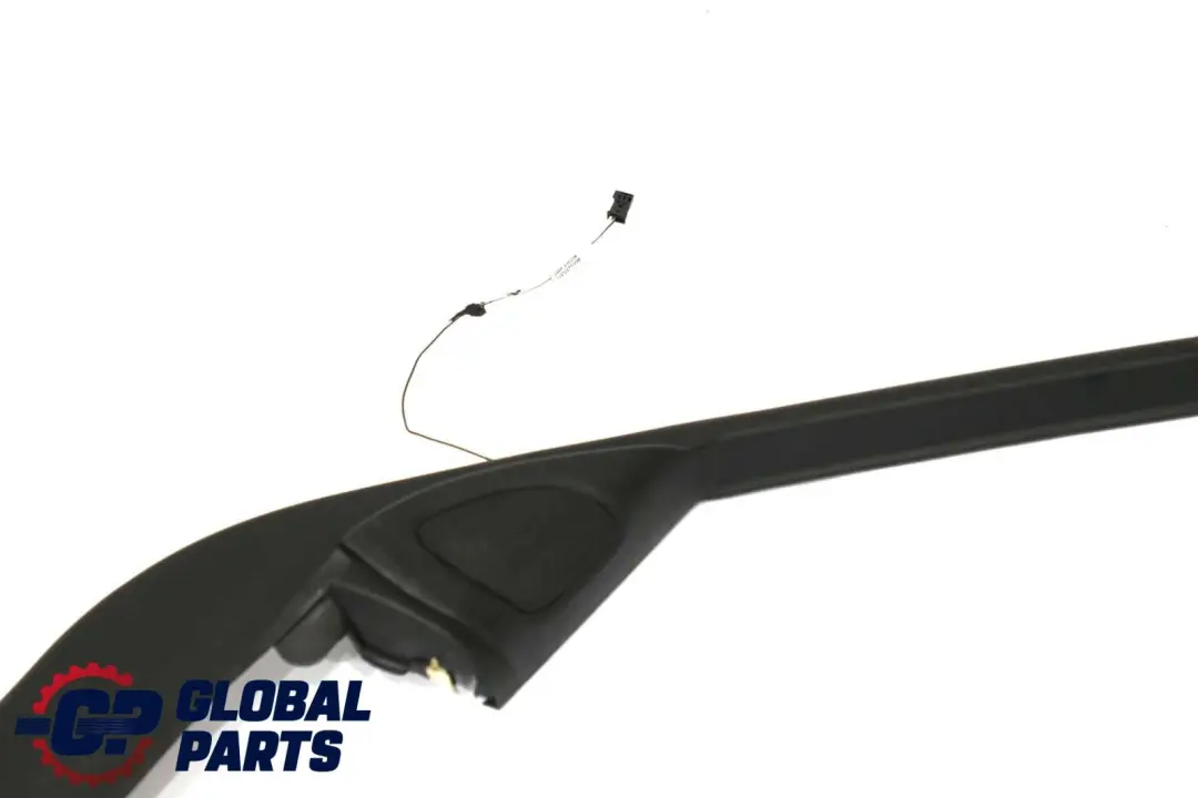 Front Right O/S Door Window Frame Trim Cover to BMW 3 Series E46 with Part number 8212522 BMW 3 Series E46 Front Right O/S Door Window Frame Trim Cover - SKU 8212522 - Part number 8212522