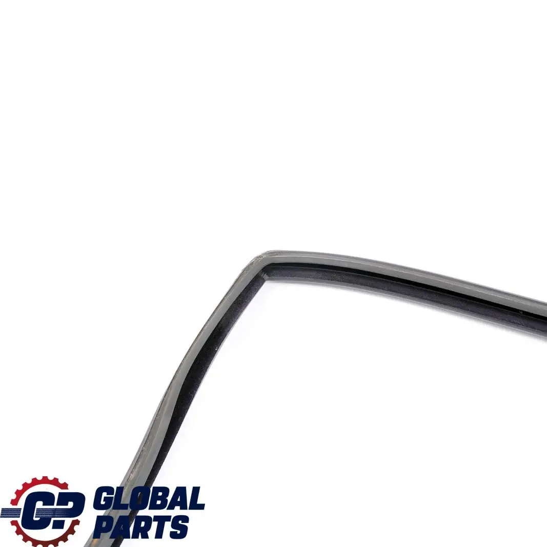 BMW E36 Berlina Saloon Binario Finestra Guarnizione Porta Posteriore Dx - SKU 8213984 - Numero di parte 8213984