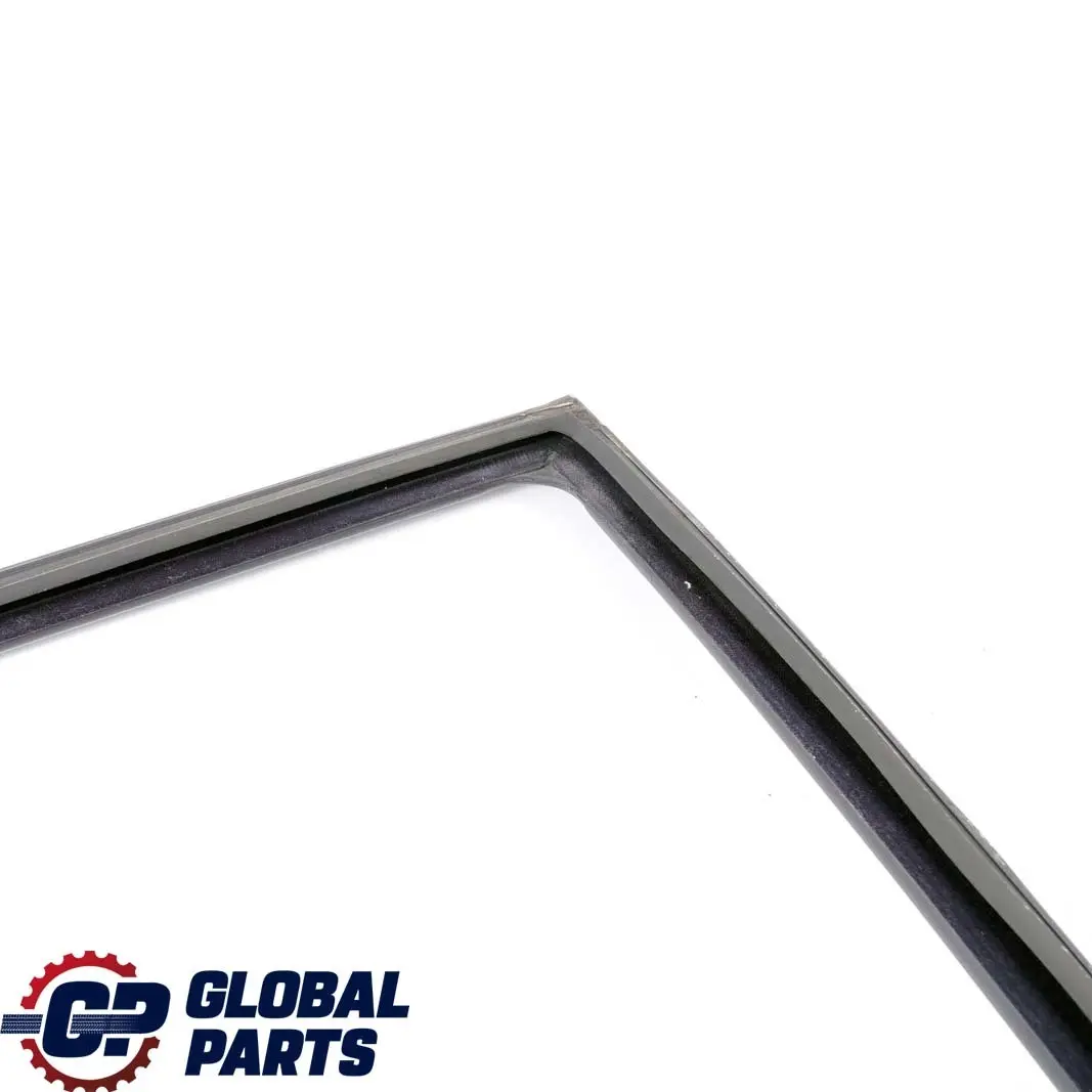 BMW E36 Berlina Saloon Binario Finestra Guarnizione Porta Posteriore Dx - SKU 8213984 - Numero di parte 8213984