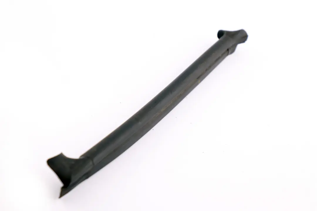 Uszczelka guma maski silnika prawa do BMW E46 o numerze 8215894 BMW E46 Uszczelka guma maski silnika prawa - SKU 8215894 - Numer Części 8215894