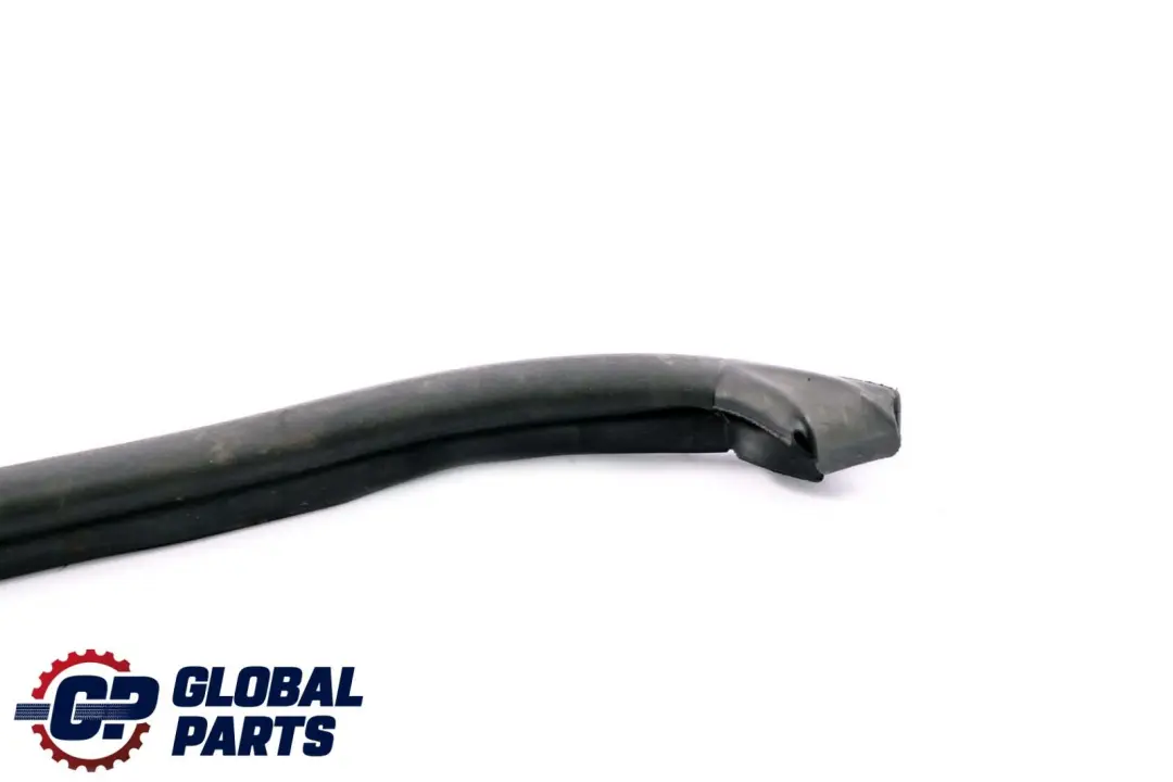 Lewa Uszczelka Przedziału Silnika do BMW E46 o numerze 8215913 BMW E46 Lewa Uszczelka Przedziału Silnika - SKU 8215913 - Numer Części 8215913