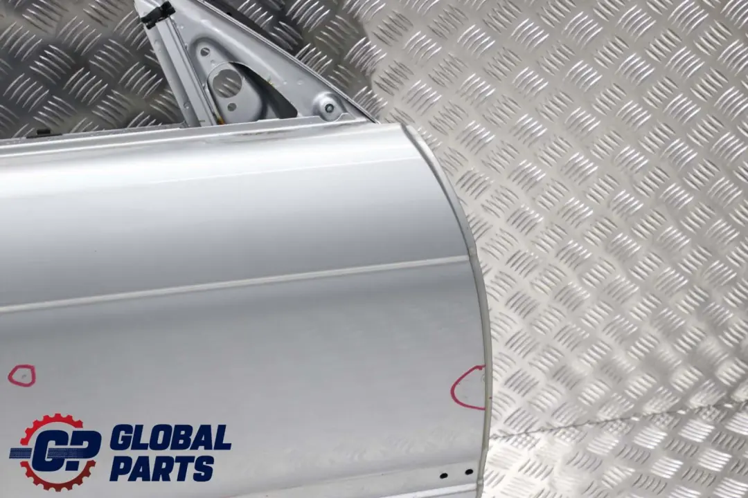 Tür Vorne Links Arktis Silber Metallic - 309 für BMW 5 E39 Limousine Touring mit Teilenummer 8216818 BMW 5 E39 Limousine Touring Tür Vorne Links Arktis Silber Metallic - 309 - SKU 8216818-AS - Teilenummer 8216818