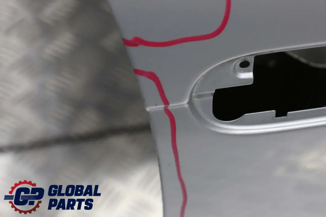 Tür Vorne Links Arktis Silber Metallic - 309 für BMW 5 E39 Limousine Touring mit Teilenummer 8216818 BMW 5 E39 Limousine Touring Tür Vorne Links Arktis Silber Metallic - 309 - SKU 8216818-AS - Teilenummer 8216818