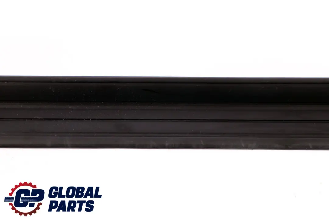 Couverture Entree avant Gauche Droite Noir 8196129 pour BMW E46 à propos du numéro de pièce 8219189 BMW E46 Couverture Entree avant Gauche Droite Noir 8196129 - SKU 8219189 - Numéro de pièce 8219189