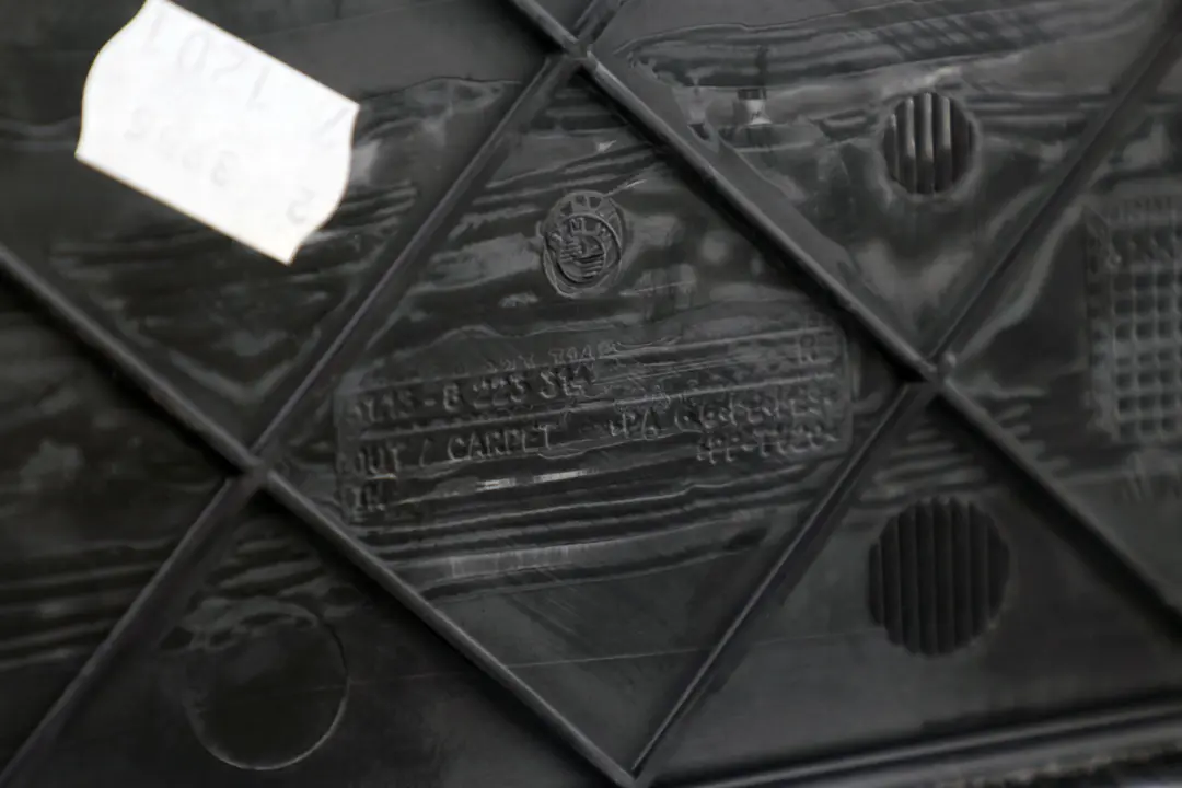 Panel środkowej konsoli tył do BMW E65 E66 E67 o numerze 8223314 BMW E65 E66 E67 Panel środkowej konsoli tył - SKU 8223314 - Numer Części 8223314