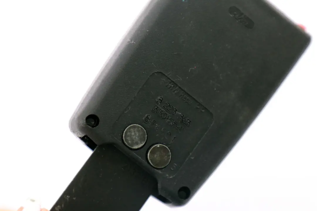 BMW E65 E66 E67 Zamek pasów tył lewy - SKU 8223323 - Numer Części 8223323