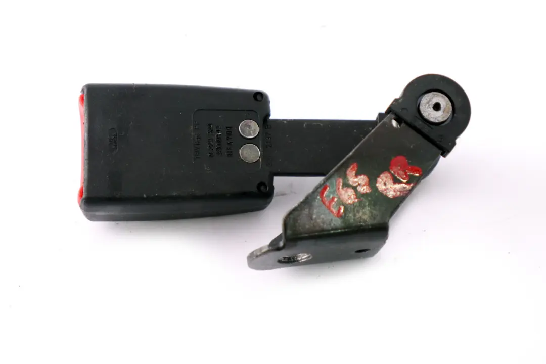Zapinka Zaczep Pasa Bezpieczeństwa do BMW E65 E66 E67 o numerze 8223324 BMW E65 E66 E67 Zapinka Zaczep Pasa Bezpieczeństwa - SKU 8223324 - Numer Części 8223324