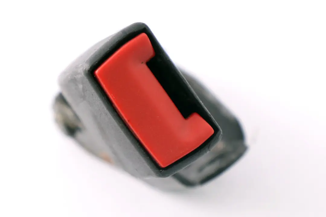 Zapinka Zaczep Pasa Bezpieczeństwa do BMW E65 E66 E67 o numerze 8223324 BMW E65 E66 E67 Zapinka Zaczep Pasa Bezpieczeństwa - SKU 8223324 - Numer Części 8223324