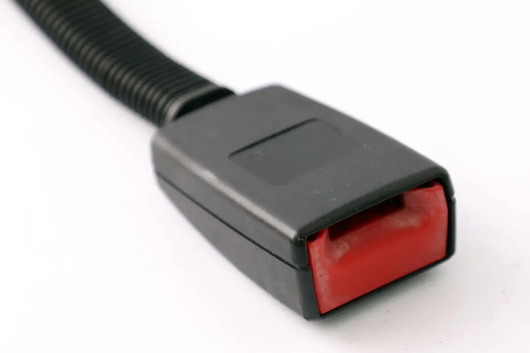 Unterer Riemen Vorne Links 7211 für BMW E65 E66 E67 mit Teilenummer 8223329 BMW E65 E66 E67 Unterer Riemen Vorne Links 7211 - SKU 8223329 - Teilenummer 8223329