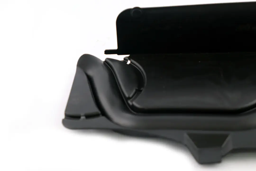 Cubre Cables Delantero Izquierdo Lateral Miembro para BMW E65 E66 E67 con número de pieza 8223345 BMW E65 E66 E67 Cubre Cables Delantero Izquierdo Lateral Miembro - SKU 8223345 - Número de pieza 8223345