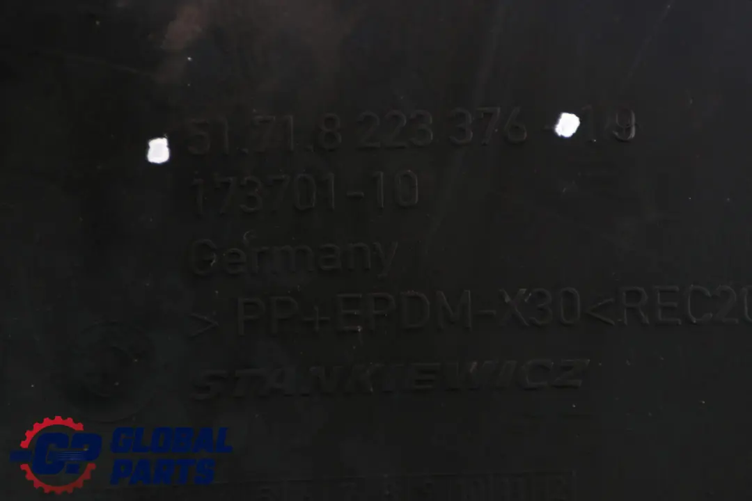 Cache de Passage de Roue Avant Droite pour BMW 7 E65 à propos du numéro de pièce 8223376 BMW 7 E65 Cache de Passage de Roue Avant Droite - SKU 8223376-1 - Numéro de pièce 8223376