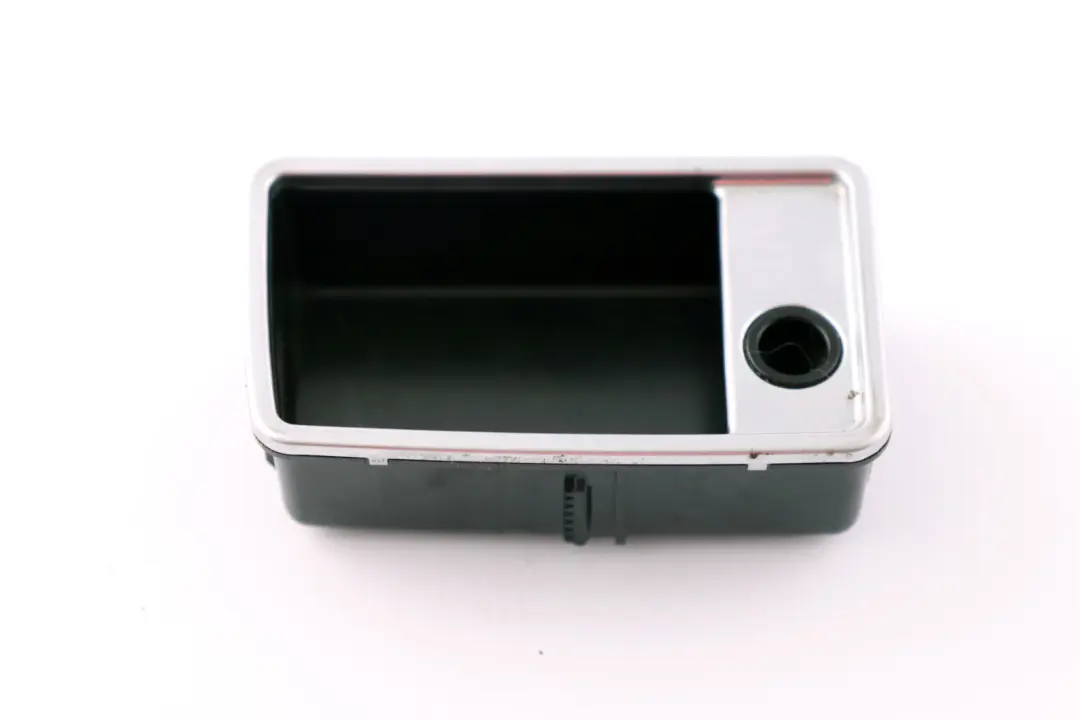 Utilizzo Posacenere Frontale 5116 per BMW E65 E66 E67 con numero di parte 8223405 BMW E65 E66 E67 Utilizzo Posacenere Frontale 5116 - SKU 8223405 - Numero di parte 8223405